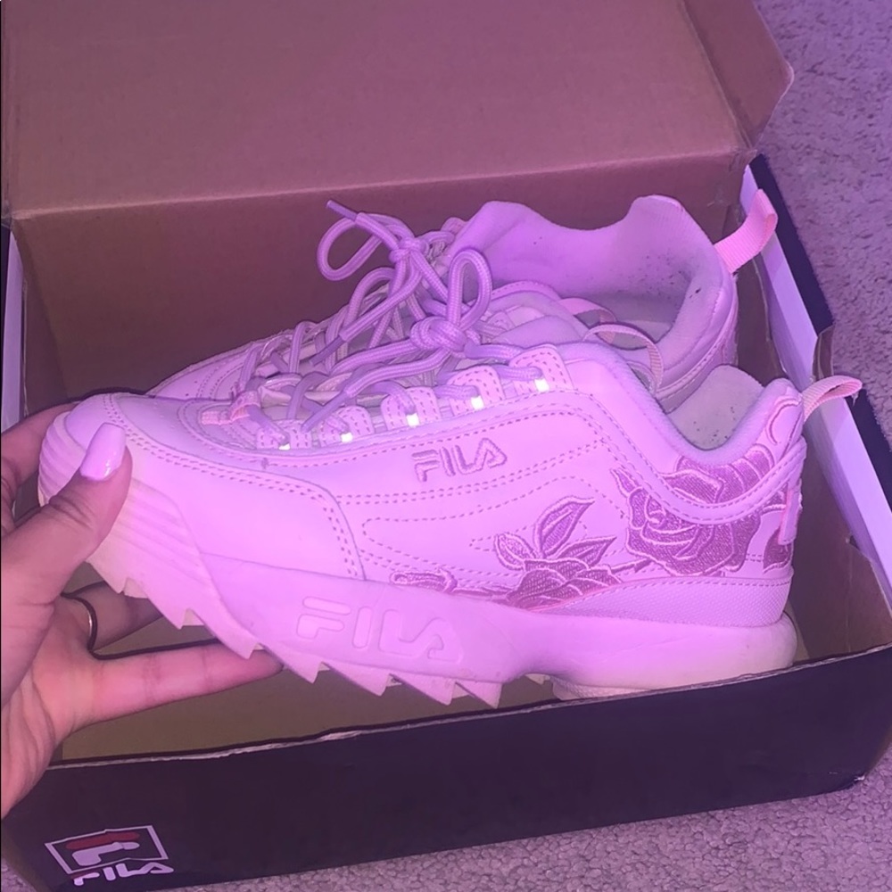 Pink filas